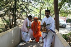 Welcoming Sri Sri Jayendra Puri Swamiji