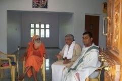With 110 years Swami Ramanandaji of Shankaracharya Parampara and Sri Raghuramji